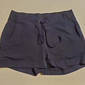 Athleta Shorts Size 6 With String Tie and Pockets